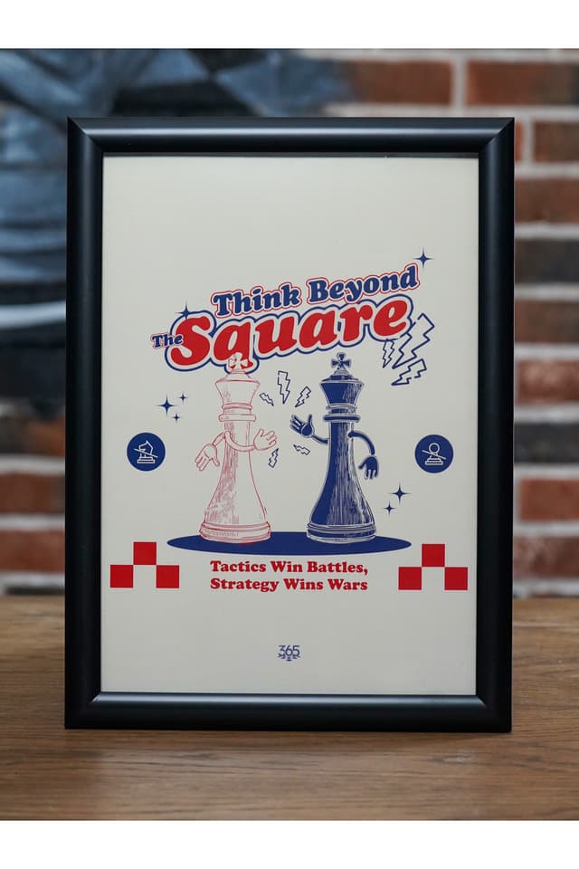 Think Beyond the Square | Satranç Sözlü Çerçeveli Poster Tablo resmi