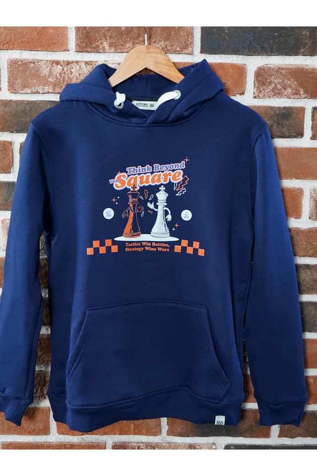 Çocuk Lacivert Satranç Hoodie – Think Beyond the Square Tasarımı resmi